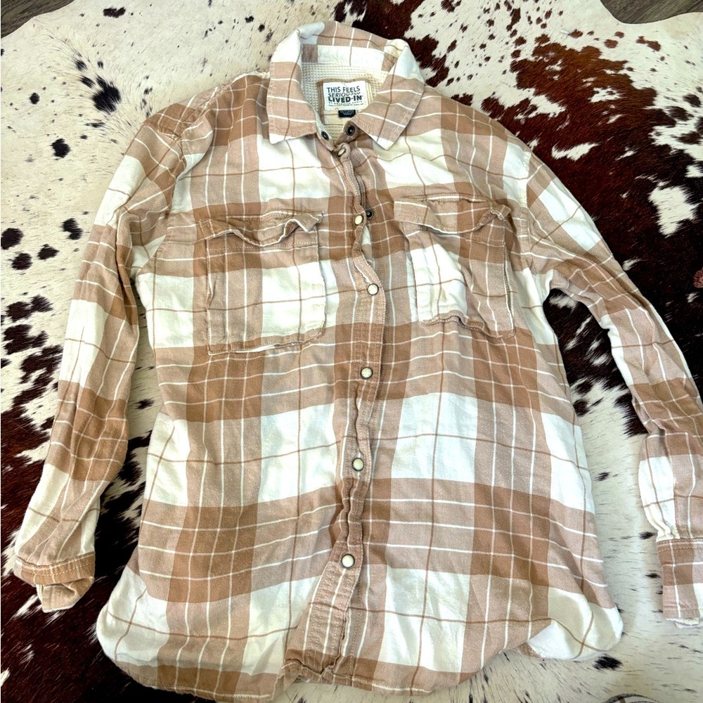 XS pearl snap American Eagle flannel.